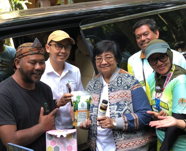 Menteri-Lingkungan-Hidup-dan-Kehutanan-Siti-Nurbaya-Produk-Mahorahora-gula-aren
